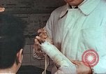 Standbild Handaufzug von Atombombe Hiroshima Japan, 1946, aus Sekunde 30 historischem Filmmaterial Videoclip 65675060686