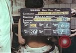 Standbild Burns auf der Rückseite der Atombombe Opfer Hiroshima Japan, 1946, aus Sekunde 1 historischem Filmmaterial Videoclip 65675060687
