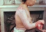 Image effets de position sur victime de la bombe atomique Hiroshima au Japon, 1946, de la seconde 13 séquences d'archives historiques vidéo 65675060697