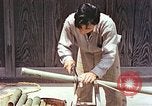 Standbild japanische Arbeiter Kyoto Japan, 1946, aus Sekunde 11 historischem Filmmaterial Videoclip 65675060731