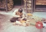 Standbild japanische Arbeiter Kyoto Japan, 1946, aus Sekunde 45 historischem Filmmaterial Videoclip 65675060731