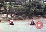 Standbild Junge japanische Frauen zeigen klassische Formen der Naginata-Selbstverteidigung Kyoto Japan, 1946, aus Sekunde 3 historischem Filmmaterial Videoclip 65675060732