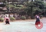Standbild Junge japanische Frauen zeigen klassische Formen der Naginata-Selbstverteidigung Kyoto Japan, 1946, aus Sekunde 11 historischem Filmmaterial Videoclip 65675060732