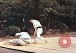 Standbild Judo Übung Japan, 1946, aus Sekunde 13 historischem Filmmaterial Videoclip 65675060737