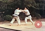 Standbild Judo Übung Japan, 1946, aus Sekunde 14 historischem Filmmaterial Videoclip 65675060737