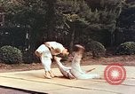 Standbild Judo Übung Japan, 1946, aus Sekunde 15 historischem Filmmaterial Videoclip 65675060737