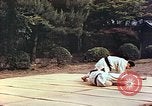 Standbild Judo Übung Japan, 1946, aus Sekunde 18 historischem Filmmaterial Videoclip 65675060737