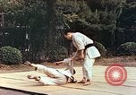 Standbild Judo Übung Japan, 1946, aus Sekunde 32 historischem Filmmaterial Videoclip 65675060737
