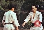 Standbild Judo Übung Japan, 1946, aus Sekunde 51 historischem Filmmaterial Videoclip 65675060737