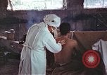 Immagine di Medics giapponese Nagasaki Giappone, 1945, secondo 58 filmato di repertorio 65675060747