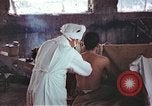Immagine di Medics giapponese Nagasaki Giappone, 1945, secondo 62 filmato di repertorio 65675060747