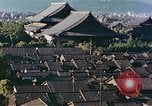 Immagine di Higashi Honganji tempio buddista Kyoto in Giappone, 1946, secondo 50 filmato di repertorio 65675060763