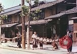 Immagine di Shijo Street Kyoto in Giappone, 1946, secondo 52 filmato di repertorio 65675060764