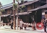 Immagine di Shijo Street Kyoto in Giappone, 1946, secondo 53 filmato di repertorio 65675060764