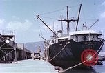 Immagine di American cargo Kobe Giappone, 1946, secondo 16 filmato di repertorio 65675060783