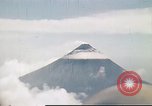Standbild Mayon Vulkan umgeben von Wolken emitting Rauchwolke Luzon Philippinen, 1941, aus Sekunde 3 historischem Filmmaterial Videoclip 65675060829