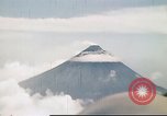Standbild Mayon Vulkan umgeben von Wolken emitting Rauchwolke Luzon Philippinen, 1941, aus Sekunde 5 historischem Filmmaterial Videoclip 65675060829