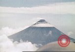 Standbild Mayon Vulkan umgeben von Wolken emitting Rauchwolke Luzon Philippinen, 1941, aus Sekunde 6 historischem Filmmaterial Videoclip 65675060829