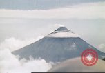 Standbild Mayon Vulkan umgeben von Wolken emitting Rauchwolke Luzon Philippinen, 1941, aus Sekunde 9 historischem Filmmaterial Videoclip 65675060829