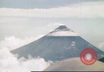 Standbild Mayon Vulkan umgeben von Wolken emitting Rauchwolke Luzon Philippinen, 1941, aus Sekunde 11 historischem Filmmaterial Videoclip 65675060829