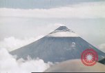 Standbild Mayon Vulkan umgeben von Wolken emitting Rauchwolke Luzon Philippinen, 1941, aus Sekunde 12 historischem Filmmaterial Videoclip 65675060829