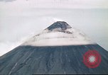 Standbild Mayon Vulkan umgeben von Wolken emitting Rauchwolke Luzon Philippinen, 1941, aus Sekunde 26 historischem Filmmaterial Videoclip 65675060829