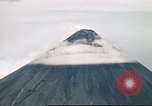 Standbild Mayon Vulkan umgeben von Wolken emitting Rauchwolke Luzon Philippinen, 1941, aus Sekunde 27 historischem Filmmaterial Videoclip 65675060829