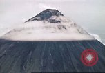 Standbild Mayon Vulkan umgeben von Wolken emitting Rauchwolke Luzon Philippinen, 1941, aus Sekunde 29 historischem Filmmaterial Videoclip 65675060829