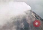 Standbild Mayon Vulkan umgeben von Wolken emitting Rauchwolke Luzon Philippinen, 1941, aus Sekunde 51 historischem Filmmaterial Videoclip 65675060829