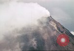 Standbild Mayon Vulkan umgeben von Wolken emitting Rauchwolke Luzon Philippinen, 1941, aus Sekunde 52 historischem Filmmaterial Videoclip 65675060829