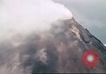 Standbild Mayon Vulkan umgeben von Wolken emitting Rauchwolke Luzon Philippinen, 1941, aus Sekunde 54 historischem Filmmaterial Videoclip 65675060829