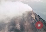 Standbild Mayon Vulkan umgeben von Wolken emitting Rauchwolke Luzon Philippinen, 1941, aus Sekunde 55 historischem Filmmaterial Videoclip 65675060829