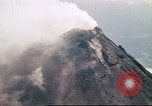 Standbild Mayon Vulkan umgeben von Wolken emitting Rauchwolke Luzon Philippinen, 1941, aus Sekunde 58 historischem Filmmaterial Videoclip 65675060829