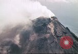 Standbild Mayon Vulkan umgeben von Wolken emitting Rauchwolke Luzon Philippinen, 1941, aus Sekunde 61 historischem Filmmaterial Videoclip 65675060829
