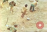 Standbild Katchin Bergsteiger Paoshan China, 1941, aus Sekunde 22 historischem Filmmaterial Videoclip 65675060843