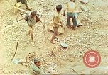 Standbild Katchin Bergsteiger Paoshan China, 1941, aus Sekunde 23 historischem Filmmaterial Videoclip 65675060843