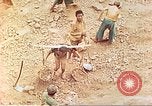 Standbild Katchin Bergsteiger Paoshan China, 1941, aus Sekunde 26 historischem Filmmaterial Videoclip 65675060843
