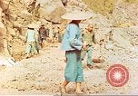 Standbild Katchin Bergsteiger Paoshan China, 1941, aus Sekunde 28 historischem Filmmaterial Videoclip 65675060843
