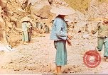 Standbild Katchin Bergsteiger Paoshan China, 1941, aus Sekunde 30 historischem Filmmaterial Videoclip 65675060843