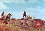 Standbild Katchin Bergsteiger Paoshan China, 1941, aus Sekunde 56 historischem Filmmaterial Videoclip 65675060843