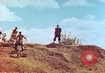 Standbild Katchin Bergsteiger Paoshan China, 1941, aus Sekunde 57 historischem Filmmaterial Videoclip 65675060843