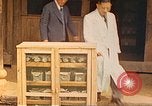 Standbild Arzt Yao und Rockefeller Institut Malaria Control in China während der W Mengshih China, 1941, aus Sekunde 30 historischem Filmmaterial Videoclip 65675060847