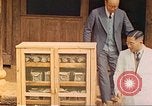 Standbild Arzt Yao und Rockefeller Institut Malaria Control in China während der W Mengshih China, 1941, aus Sekunde 31 historischem Filmmaterial Videoclip 65675060847