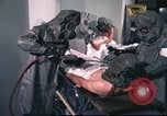 Standbild USA Mediziner California United States USA, 1976, aus Sekunde 26 historischem Filmmaterial Videoclip 65675060882