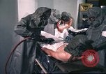 Standbild USA Mediziner California United States USA, 1976, aus Sekunde 27 historischem Filmmaterial Videoclip 65675060882