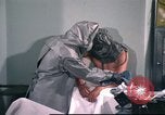 Standbild USA Mediziner California United States USA, 1976, aus Sekunde 31 historischem Filmmaterial Videoclip 65675060882