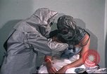 Standbild USA Mediziner California United States USA, 1976, aus Sekunde 34 historischem Filmmaterial Videoclip 65675060882