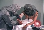 Standbild USA Mediziner California United States USA, 1976, aus Sekunde 45 historischem Filmmaterial Videoclip 65675060882