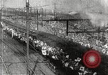 Image troupe japonaise train au départ Chine, 1938, de la seconde 26 séquences d'archives historiques vidéo 65675060888