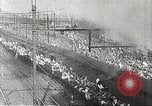 Image troupe japonaise train au départ Chine, 1938, de la seconde 27 séquences d'archives historiques vidéo 65675060888